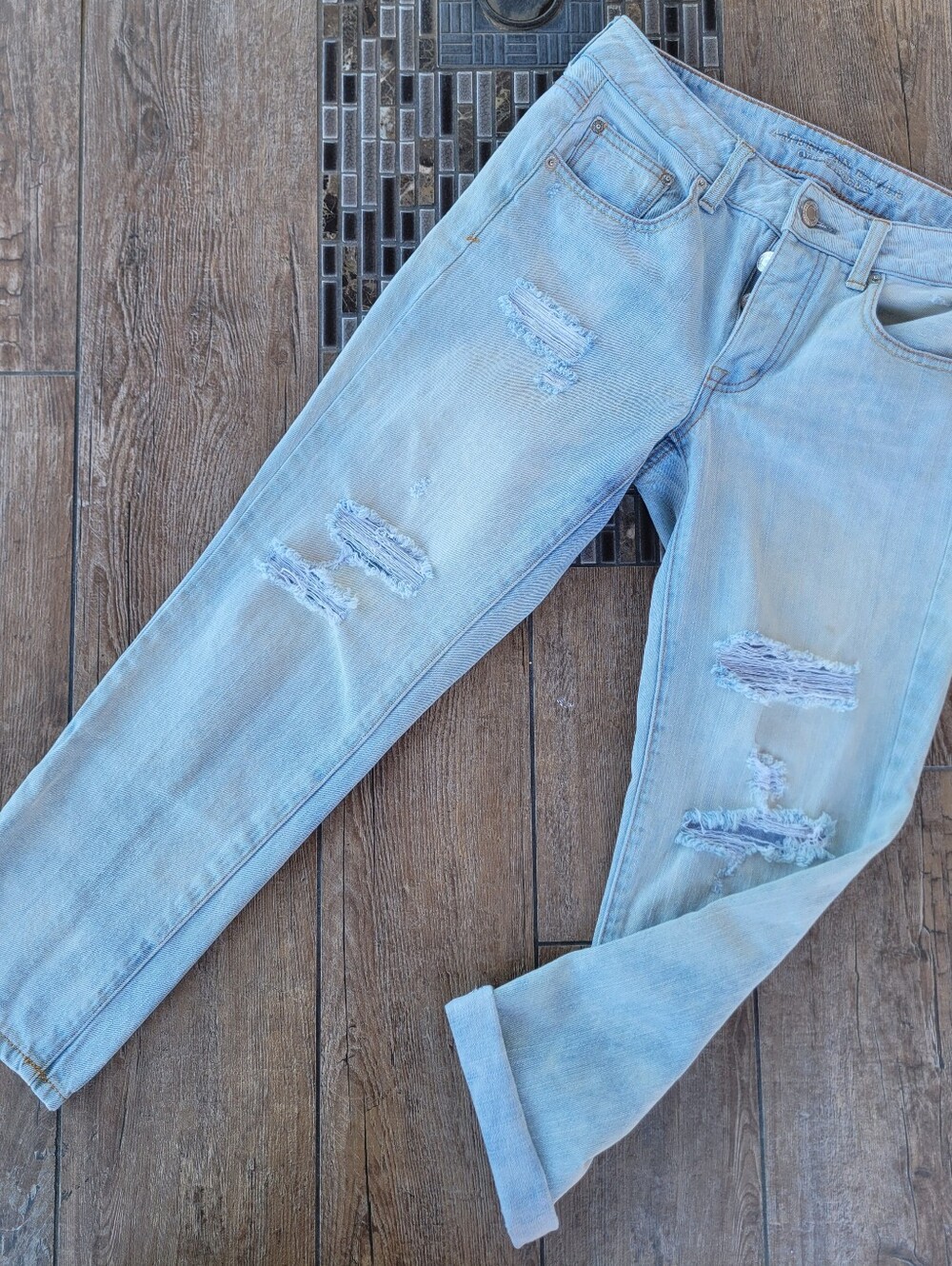 American Eagle Boy Crop Light Blue Distressed Jeans Size 4